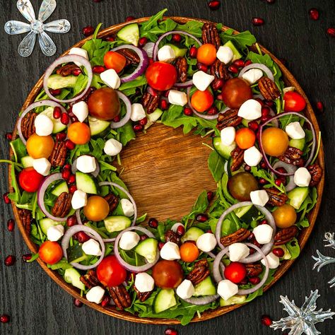 Christmas Wreath Salad with Candied Pecans Christmas Wreath Salad, Salad Wreath, Wreath Salad, Salad With Candied Pecans, Top Round Roast Beef, Red Wine Mushroom Sauce, Elegant Christmas Dinner, Candied Pecans For Salad, Easy Christmas Dinner