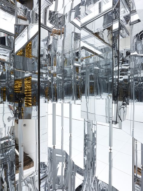 LEE BUL | MIRROR INSTALLATION Mirror Labyrinth, Lee Bul, Infinite Mirror, Infinity Mirror Room, Infinity Mirrors, Infinity Room, Mirror Maze, Mirror Aesthetic, Mirror Installation