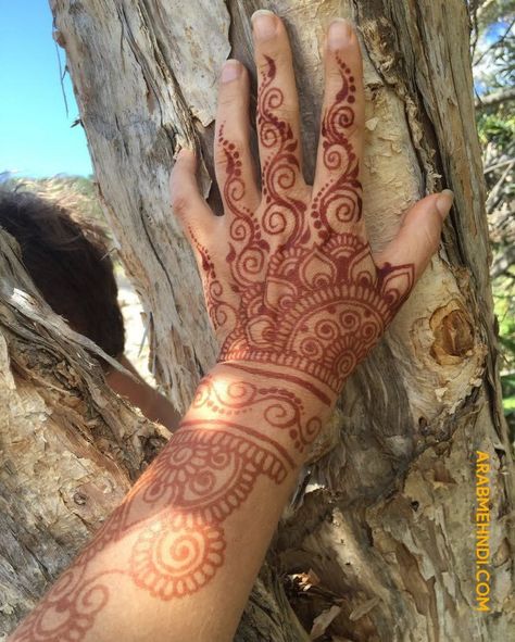 Mughlai Mehndi, Cool Henna Tattoos, Hanna Tattoo, Thigh Henna, Traditional Henna Designs, Small Henna Tattoos, Belly Henna, Henne Tattoo, Cute Henna Designs