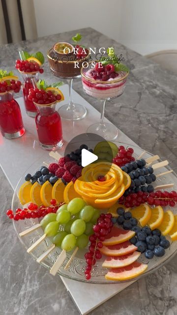 Healthy Holiday Sides, Fruit Platter Ideas Party, Charcuterie Board Meats, Fruit Platters, Fruit Platter Designs, Rose Recipes, Fruit Orange, Holiday Party Foods, Food Decor