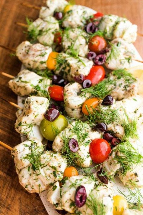 Delicious Mediterranean Fish Kebabs Backyard Entertaining Area, Mediterranean Fish, Bbq Fish, Swordfish Recipes, Food Mediterranean, Bbq Seafood, Cook Salmon, Mediterranean Chickpea Salad, Budget Food