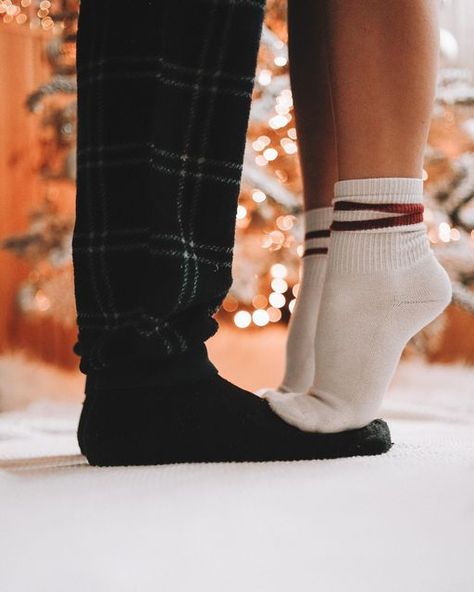 Bettina Joane | dōTERRA Beraterin | Psychologiestudentin on Instagram: "meet me by the mistletoe. ✨" Under The Mistletoe Aesthetic, Mistletoe Aesthetic, Under The Mistletoe, Christmas Couple, Couple Aesthetic, Doterra, Instagram Photos, Instagram Photo, Christmas