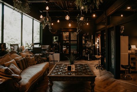 Tattoo Shop Layout, Small Tattoo Studio Interior, Piercing Studio Interior, Tattoo Parlor Aesthetic, Eco Tattoo, Dark Forest Tattoo, Magical Tattoos, Thorns Tattoo, Tattoo Shop Interior