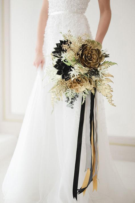 14 Bridal Bouquets That Will Take You To A Floral Frenzy | https://brideandbreakfast.ph/2016/09/20/14-bridal-bouquets/ Gold Wedding Bouquets, Gold Wedding Flowers, Gold Bouquet, Gold Wedding Colors, Black Gold Wedding, Nye Wedding, Gold Wedding Dress, Gold Color Palettes, Black White And Gold