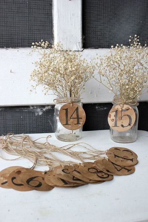 Rustic Woodland Wedding, Kraft Paper Wedding, Table Numbers Wedding Rustic, Rustic Table Numbers, Diy Table Numbers, Tafel Decor, Rustic Wedding Table, Wedding Barn, Decorations Table