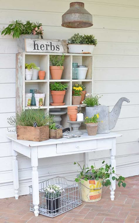 10+ inexpensive and inspiring DIY potting bench ideas to get you in the mood for spring gardening. They could also be used as a serving station on your porch, deck or patio. Vintage Cubby, Potting Bench Ideas, Diy Potting Bench, Outdoor Potting Bench, Vibeke Design, Potting Benches, Potting Tables, Potting Table, Potting Sheds