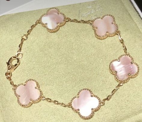 Pink Van Cleef, Van Cleef Bracelet, Cleef Bracelet, Van Cleef Necklace, Van Cleef And Arpels Jewelry, Expensive Jewelry Luxury, Van Cleef And Arpels, Indian Jewellery Design Earrings, Luxe Jewelry