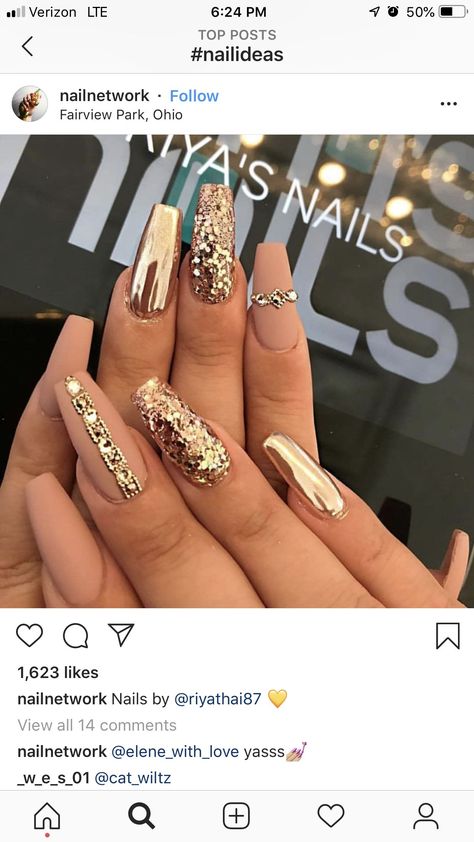 Classy Rose Gold Nails, Nude With Gold Glitter Nails, Pink Gold Nail Art, Gold Encapsulated Nails, Gold Nails With Rhinestones, Gold Metallic Nails, Classy Gold Nails, Beach Nails Art, Gold Sparkle Nails