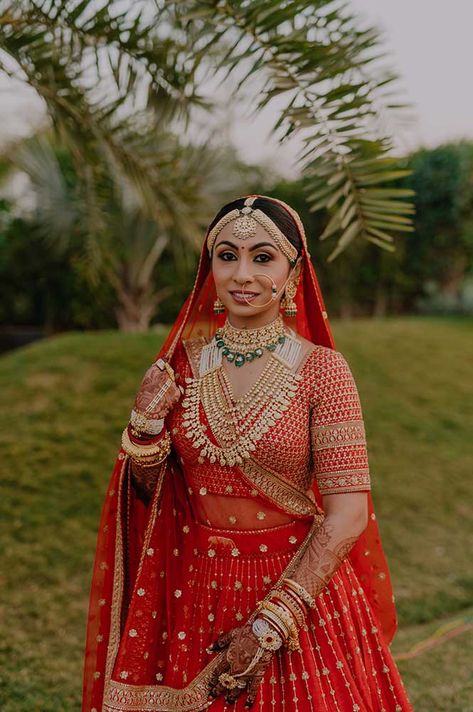 A Beautiful Wedding In Ahmedabad Where The Bride Wore Some Of The Most Gorgeous Outfits Ever! Ghagra Poses, Green Pakistani Bridal Dress, Bridal Makeup Pictures, Sabyasachi Collection, Jewelry Room, Pakistani Bridal Dress, Sabyasachi Bride, Aditi Rao, Gown Party Wear