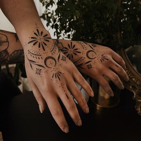 𝔖𝔱𝔢𝔭𝔥𝔞𝔫𝔦𝔢 𝔖𝔭𝔢𝔢𝔯 on Instagram: "✨hands make me emotional" Womens Hand Tattoos Mandalas, Cool Henna Tattoos Hands, Celebrity Hand Tattoos, Romani Hand Tattoo, Hand Tattoo Pattern, Sun And Moon Hand Tattoos For Women, Decorative Hand Tattoo, Woman’s Hand Tattoo, Hand Tattoos Ornamental