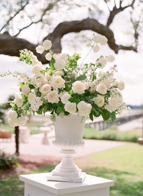 Lowndes Grove Wedding, Urn Arrangements, White Urn, Altar Arrangement, Santorini Wedding, Charleston Wedding Photographer, Wedding Flower Inspiration, Charleston Wedding, Southern Wedding