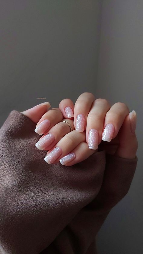 Pink nails. Confetti nails. Y2k nails. Euphoria nails. Elegant nails. Chunky nails. Classy nails. Natural nails. Short nails. Medium nails. Y2k aesthetic. Pink confetti. Coquette. Neutral aesthetic. Event nails. Festive nails. DIY nails. Nail lacquer. Light nails. Neutral nails. Nail inspo. Minimalist. Simple nails. Nail art. Square nails. Squoval nails. Barely there nails. Classy Nails Natural, Pink Confetti Nails, Barely There Nails, Nail Art Square Nails, Nail Inspo Minimalist, Nails Chunky, Natural Nails Short, Chunky Nails, Nail Art Square