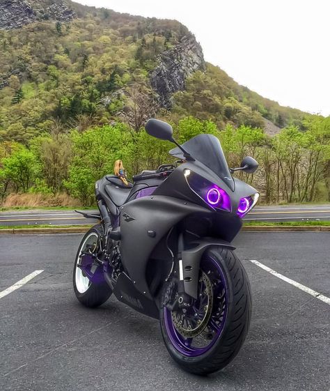 Yamaha R1 Purple Chasis Angel Eyes Purple Motorcycle, Yamaha Motorbikes, Suzuki Cafe Racer, Bike Pictures, Super Bike, Custom Sport Bikes, Yamaha Bikes, Motorcycle Wallpaper, Yamaha Motorcycles