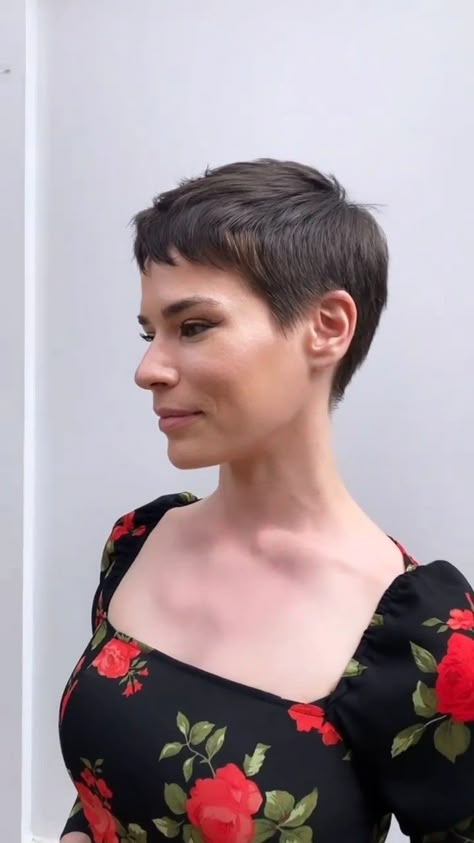 Crop Haircut Women, Very Short Female Haircuts, French Crop Women Hair, Soft Crop Haircut, Pixie Cropped Hair, Queer Pixie Cut, Pixie Cut For Straight Hair, Cropped Haircut For Women, Cropped Pixie Haircut