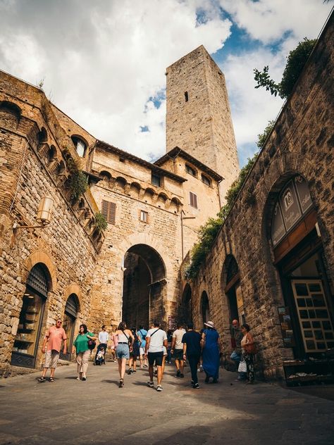 Best Things to Do in San Gimignano, Tuscany's medieval town - 2024 - 6 - Medieval Towers, Gimignano Italy, San Gimignano Italy, Tuscany Wine, Tuscan Towns, Medieval Architecture, Wine Tourism, Budget Friendly Travel, Italy Wine