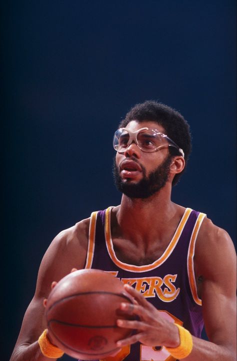 Kareem Abdul-jabbar, Los Angeles Lakers Logo, Jordan Poster, Best Nba Players, Abdul Jabbar, Lakers Logo, Basketball Style, Kareem Abdul, Nba Fashion