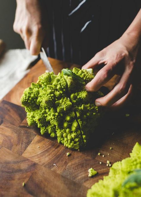 The Vegetable Butcher Shows You How to Break Down Romanesco | Kitchn Romanesco Recipes, Romanesco Cauliflower, Romanesco Broccoli, Zucchini Quiche, Csa Recipes, Goulash, Fruits And Veggies, Veggie Recipes, Vegetable Recipes