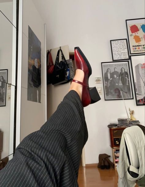 pointy heels vagabond vivian red heels pinstripe suit pants cool girl city girl artsy girl Red Pointy Shoes Outfit, Vagabond Vivian, Pinstripe Pants Outfit, Thrift List, Vagabond Shoes, Artsy Girl, Pointy Shoes, Style Moodboard, Pointy Heels