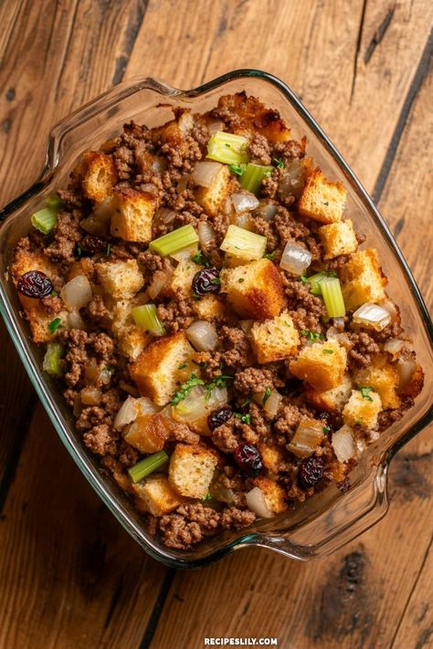 I've made this delicious Ground Beef and Bread Stuffing Bake for family gatherings, and it always gets rave reviews! The perfect combination of seasoned beef, crispy bread, and sautéed vegetables creates a comforting dish that's great for any occasion. With a hint of sweetness from the cranberries, this savory bake is sure to be a new favorite at your table! Ground Beef Stuffing, Stuffing Bake, Bread Stuffing, Crispy Bread, Casserole Easy, Ground Beef Casserole, Vegetable Pasta, Savoury Baking, Stuffing Recipes