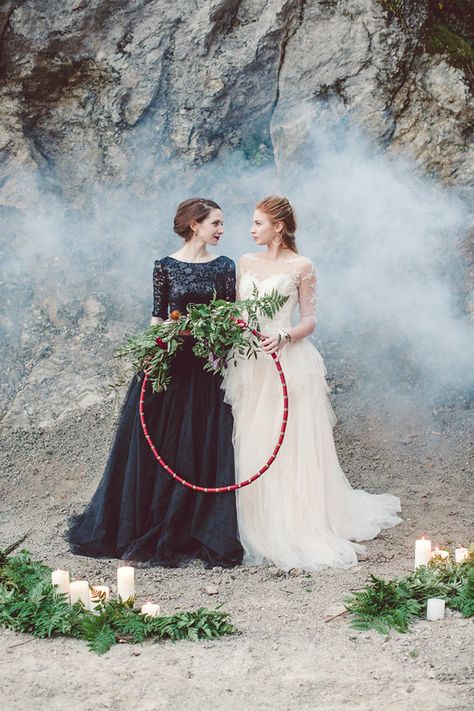 Lesbian Wedding Photography, Wlw Wedding, A Black Wedding, Wedding Outfit Ideas, Ideas Wedding Party, Queer Weddings, Red Photography, Party Barn, Lgbt Wedding