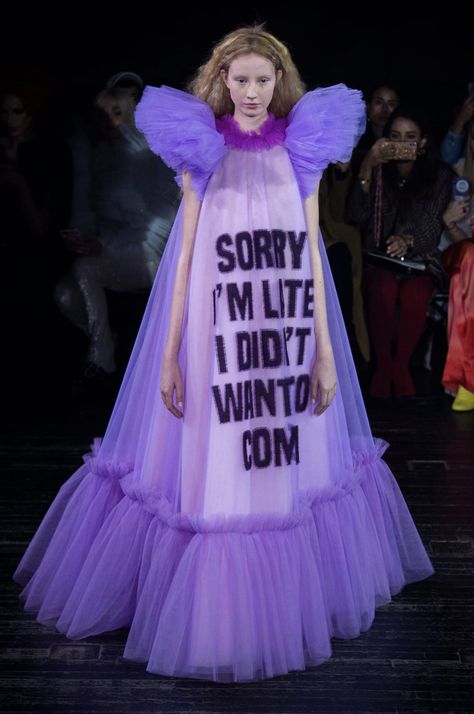 Viktor & Rolf Spring Summer 2019 Haute Couture Collection – Paris #FashionTrends #RunwayFashion #SpringSummer2019 #SpringCollection #Couture Victor And Rolf, Collection Couture, Paris Couture, Iris Van Herpen, Chanel Couture, Moda Paris, 90's Fashion, Spring Couture, Viktor Rolf