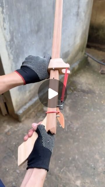 Wooden Slingshot, Budget Monthly, Carpentry Skills, How To Craft, Free Plans, Instagram Diy, Fine Woodworking, Custom Woodworking, How To Set Up