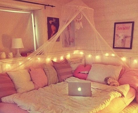 ♥ I LOVE SOMEONE WHO WILL NEVER LOVE ME.. ♥                                                                                                                                                      Mehr We Heart It, Laptop, Lost, Pillows, Bedroom, Bed, Pink, White