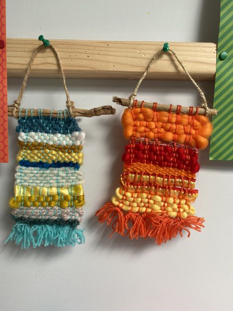 Native American Weaving, Weaving For Kids, Book Page Crafts, Organic Art, Elementary Art Projects, Kids Fabric, Craft Club, Weaving Projects, Wool Crafts