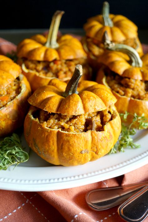 Vegan Savory Stuffed Mini Pumpkins are the cutest thing you'll make all fall! Tiny pumpkins are roasted and stuffed with quinoa, veggies, and vegan chorizo. Easy Nacho Cheese, Pecan Monkey Bread, Easy Poached Eggs, Stuffed Pumpkins, Strawberry Cake Mix Cookies, Cookies Best, Stuffed Pumpkin, Savory Pumpkin Recipes, Pumpkin Cinnamon Rolls