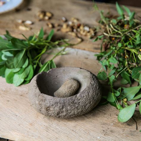 How to Choose the Best Mortar and Pestle in 2022 [Guide] Mortar And Pestle Recipes, How To Make Curry, Long Pepper, Dried Peppers, Flavored Salts, Kitchen Witchery, Decorated Flower Pots, Spice Grinder, Green Curry