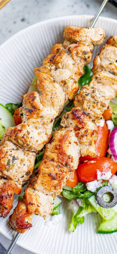 Greek Chicken Kebabs, Rainbow Vegetables, Greek Chicken Skewers, Tzatziki Chicken, Greek Chicken Kabobs, Tzatziki Recipe, Tzatziki Recipes, Kabob Recipes, Chicken Kabobs