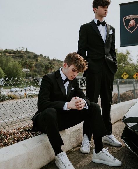 Black Prom Outfits, Prom Outfits Black, Prom Looks For Guys, Suits For Guys, Boys Dressy Outfits, Prom Outfits For Guys, Railing Designs, Boys Formal Wear