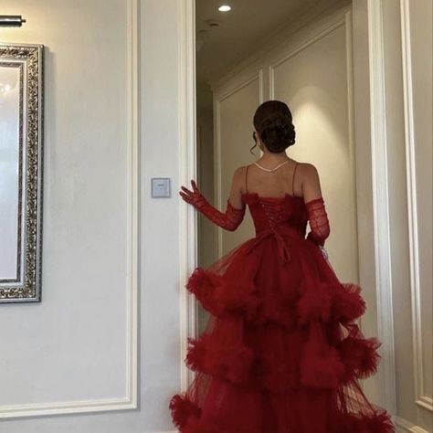 Semi Formal Dance Dresses, Prom Dance Dresses, Semi Formal Dance, Scarlett Dragna, Formal Dance Dresses, Gown Aesthetic, Dresses Semi Formal, Red Ball Gown, Stephanie Garber