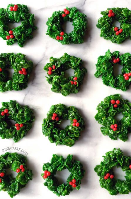 Marshmallow Christmas Wreaths Recipe on justataste.com Marshmallow Christmas, Christmas Wreath Cookies, Wreath Cookies, Pane Dolce, Just A Taste, Christmas Candy Recipes, Best Christmas Cookies, Xmas Cookies, Christmas Party Food