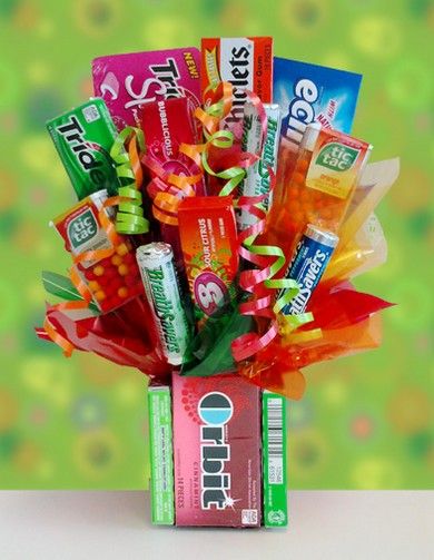 Candy bouquet w/orbit gum Orbit Gum, Candy Bar Bouquet, Diy Candy Bar, Valentine's Candy, Interesting Crafts, Lisa Williams, Candy Arrangements, Bouquet Birthday, Candy Bar Birthday