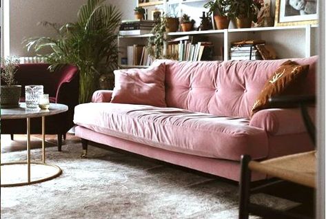 Dusty Pink Sofa Living Room Ideas, Dusky Pink Sofa Living Rooms, Dusty Pink Couch, Vintage Sofa Aesthetic, Pink Couch Aesthetic, Dusty Pink Sofa, Pink Sofa Living Room Ideas, Pink Sofa Bed, Pink Sofa Living Room