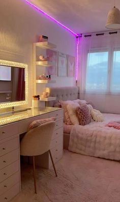 Small Bedroom Hacks, Beige Bedroom Decor, Small Room Makeover, Bedroom Ideas For Small Rooms Cozy, Dream Bedroom Inspiration, Pivot Table, Luxury Room Bedroom, Room Redesign, Relaxing Bedroom