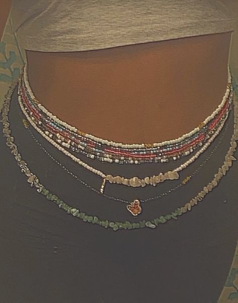 Earthy Waist Beads, Tummy Jewelry, Belly Bracelets, Waist Beads Aesthetic, Waist Beads Ideas, No Face Body Pictures, Iphone Mirror Selfie, Cultural Aesthetic, Chain Outfit