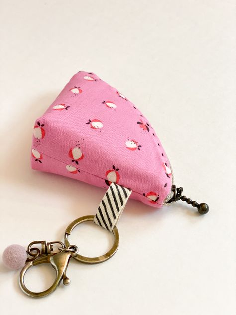 Coin Purse Sewing, Hand Bags Ideas, Diy Coin Purse, Purse Diy, Purse Sewing, Coin Purse Pattern, Coin Purse Tutorial, Coin Purse Keychain, Purse Sewing Patterns