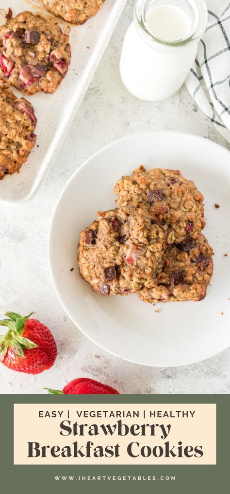 Nourishing Breakfast, Easy Breakfast Options, Oatmeal Breakfast Cookies, Strawberry Breakfast, Healthy Strawberry, Freeze Dried Strawberries, Dried Strawberries, Dairy Free Chocolate, Breakfast Cookies