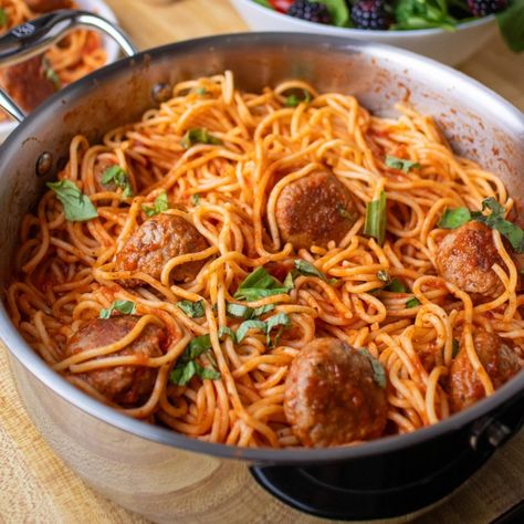 Low Carb Spaghetti & Meatballs High Fiber High Protein, Spaghetti Squash And Meatballs, Traditional Spaghetti, Low Carb Spaghetti, Korean Bbq Chicken, Spaghetti Meatballs, Miracle Noodles, Italian Breadcrumbs, Meatball Bake