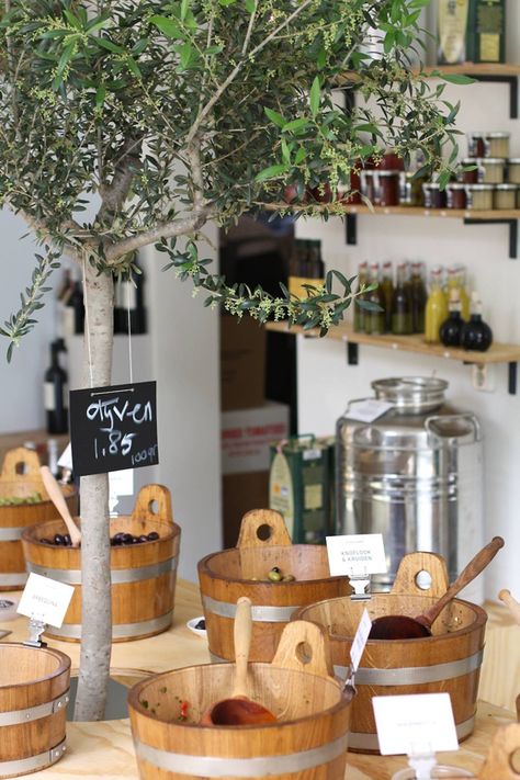 OLIVES & MORE // AMSTERDAM Olive Oil Store, Retail Store Layout, Deli Shop, Bio Design, Zero Waste Store, Bakery Design Interior, Grocery Store Design, Food Retail, Olive Grove