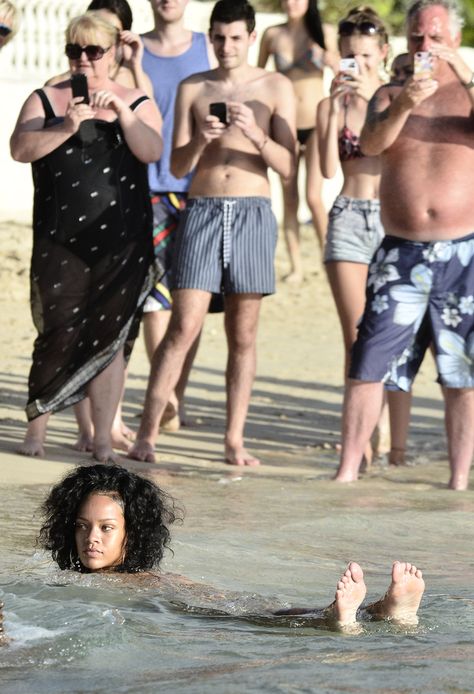 This Is What It’s Like To Be Rihanna Bathing In The Ocean Story Funny, Paper Magazine, Rihanna Style, Bad Gal, Rihanna Fenty, Crazy Funny, Shakira, Funny Fails, Step Moms