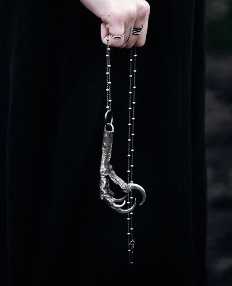 Talisman Aesthetic, Wiccan Fashion, Raven Magic, Gothic Lifestyle, British Folklore, Dark Atmosphere, Shadow Side, Book Mood, Nordic Mythology