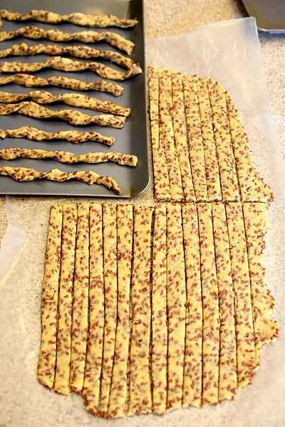 Savory Crackers Recipe, Cracker Recipe, Savoury Crackers, Homemade Crackers, Flax Seed Recipes, Recipes Sweet, Cracker Recipes, Bread Recipes Sweet, Flaxseed