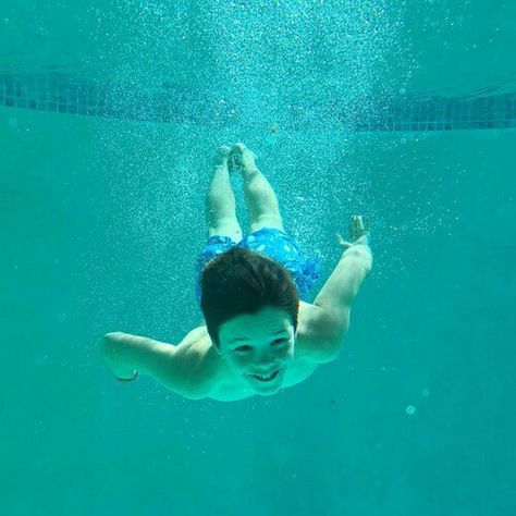 Swimming Reference Pose, Swimming Reference, Cinematic Reference, Mermaid Poses, Kid Reference, Cruz Beckham, People Swimming, Mermaid Pose, Underwater Painting