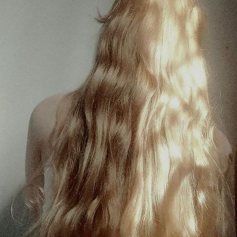 Wavy Blonde Hair Aesthetic, Aesthetic Greek, Coastal Calm, Blonde Aesthetic, Goddess Aesthetic, Blonde Wavy Hair, Fairytale Photography, Long Blonde, Fantasy Aesthetic