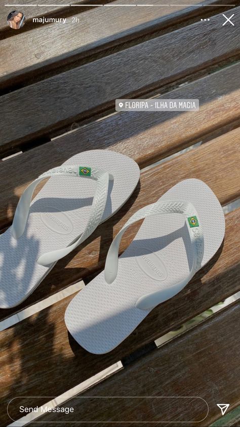 white flip flops brasil havaianas sandália Brazil Flip Flops, Flipflops Aesthetic, Havaianas Aesthetic, Brazil Aesthetic Outfits, Brazil Aesthetic, White Flip Flops, Holiday Pictures, Beach Aesthetic, Beach Vibe