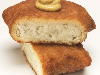 Jewish Potato Knish Recipe Meat Knish Recipe, Kinish Recipe, Potato Knishes, Knish Recipe, Italian Calzone, Jewish Holiday Recipes, Jewish Cuisine, Kosher Cooking, Kosher Recipes