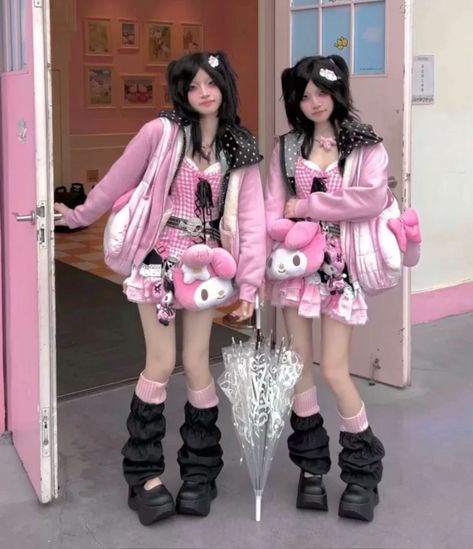 Pastel Goth My melody Outfits 🎀 Goth My Melody, Goth Looks Outfits, Soft Goth Aesthetic Outfits, Pastel Emo Outfits, Pastel Goth Outfits Kawaii, Pastel Gothic Aesthetic, Pastel Goth Outfits Aesthetic, Dark Kawaii Outfits, Emo Outfits 2000s